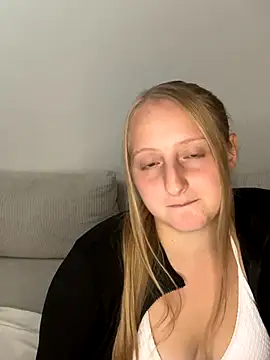 Snapshot of young_hailey chatting on 09.12.25 young hailey online show from 09.12.25