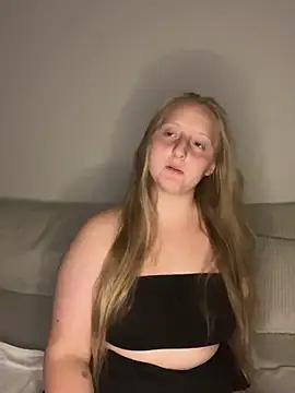 Snapshot of young_hailey chatting on 09.15.25 young hailey online show from 09.15.25