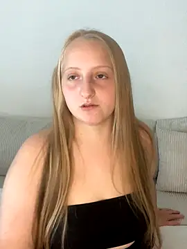 Snapshot of young_hailey chatting on 10.02.25 young hailey online show from 10.02.25