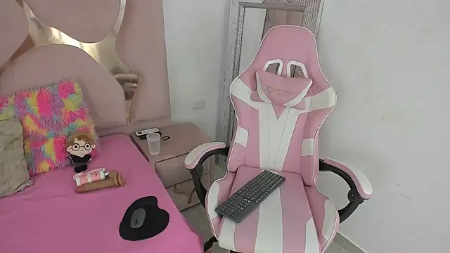 natsumiht online show from 10.04.25