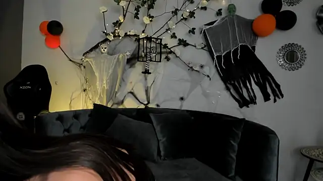 Snapshot of lia__harry chatting on 10.24.25 lia  harry online show from 10.24.25