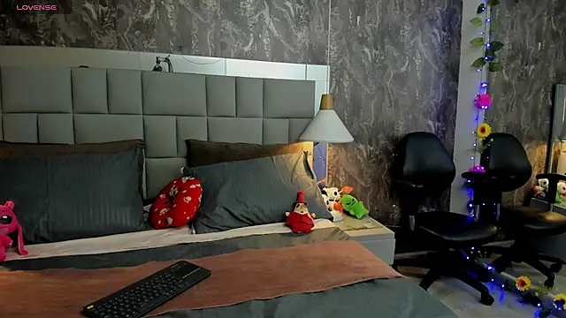 yiyisandoval online show from 04.23.26