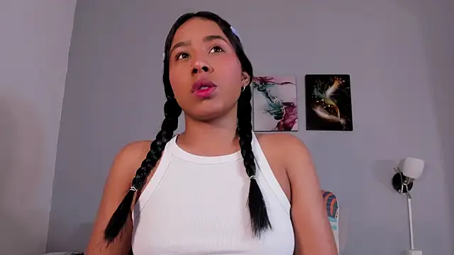 SophieW1 online show from 11.14.25