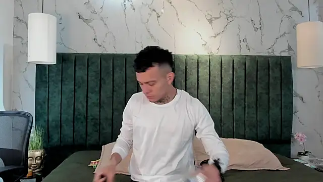 MrJustin  online show from 12.18.25