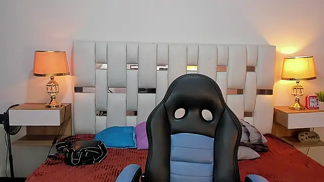 iamCharlotte19 online show from 07.17.26