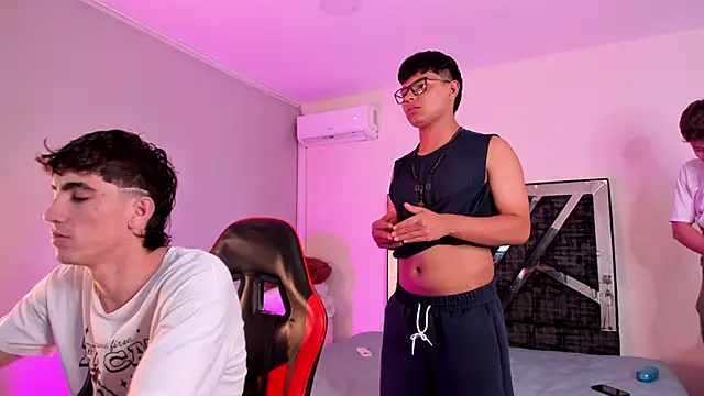 Handsomeboyss19 online show from 02.21.26