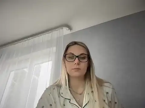 NikexPretty online show from 10.20.25