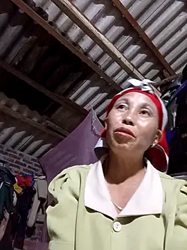 Snapshot of me-cute chatting on 10.01.25 me-cute online show from 10.01.25