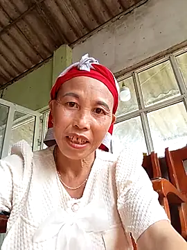 Snapshot of me-cute chatting on 10.03.25 me-cute online show from 10.03.25