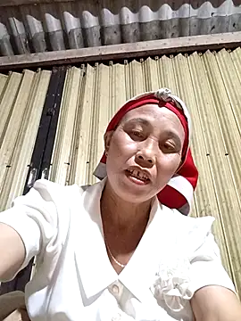 Snapshot of me-cute chatting on 10.08.25 me-cute online show from 10.08.25