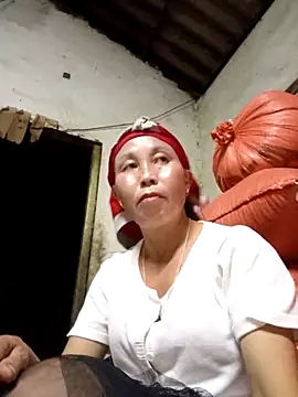 Snapshot of me-cute chatting on 10.11.25 me-cute online show from 10.11.25