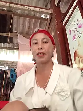 Snapshot of me-cute chatting on 10.13.25 me-cute online show from 10.13.25