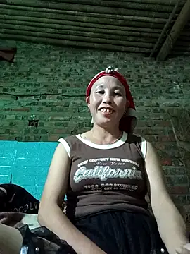 Snapshot of me-cute chatting on 10.13.25 me-cute online show from 10.13.25