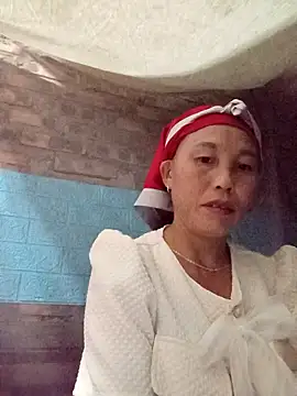 Snapshot of me-cute chatting on 10.15.25 me-cute online show from 10.15.25