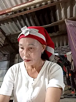 Snapshot of me-cute chatting on 10.18.25 me-cute online show from 10.18.25