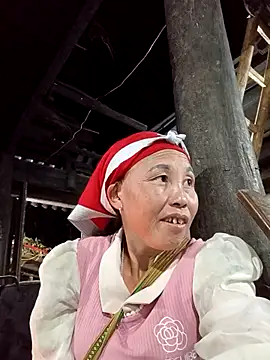 Snapshot of me-cute chatting on 10.21.25 me-cute online show from 10.21.25