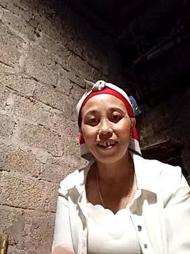 Snapshot of me-cute chatting on 10.26.25 me-cute online show from 10.26.25