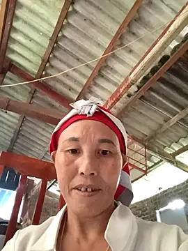 Snapshot of me-cute chatting on 10.27.25 me-cute online show from 10.27.25