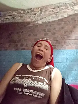 Snapshot of me-cute chatting on 10.27.25 me-cute online show from 10.27.25