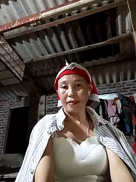 Snapshot of me-cute chatting on 10.30.25 me-cute online show from 10.30.25