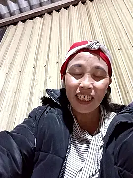 Snapshot of me-cute chatting on 11.04.25 me-cute online show from 11.04.25