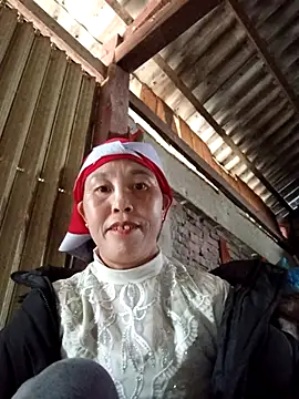 Snapshot of me-cute chatting on 11.13.25 me-cute online show from 11.13.25