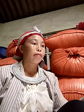 Snapshot of me-cute chatting on 11.16.25 me-cute online show from 11.16.25