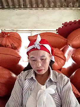 Snapshot of me-cute chatting on 11.17.25 me-cute online show from 11.17.25