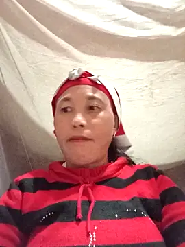 Snapshot of me-cute chatting on 11.18.25 me-cute online show from 11.18.25