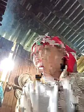 Snapshot of me-cute chatting on 11.20.25 me-cute online show from 11.20.25