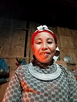 Snapshot of me-cute chatting on 11.21.25 me-cute online show from 11.21.25