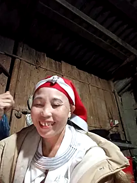 Snapshot of me-cute chatting on 11.22.25 me-cute online show from 11.22.25