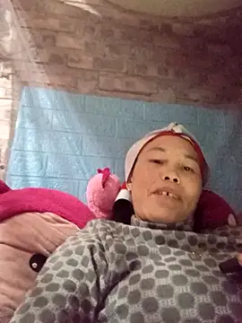 Snapshot of me-cute chatting on 11.23.25 me-cute online show from 11.23.25