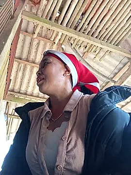 Snapshot of me-cute chatting on 11.26.25 me-cute online show from 11.26.25