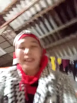 Snapshot of me-cute chatting on 11.27.25 me-cute online show from 11.27.25