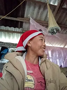 Snapshot of me-cute chatting on 11.29.25 me-cute online show from 11.29.25