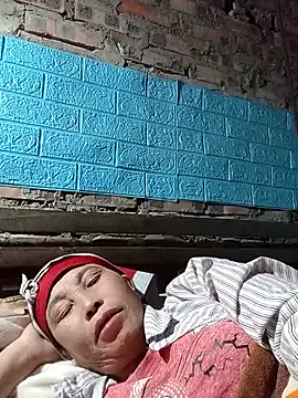 Snapshot of me-cute chatting on 11.29.25 me-cute online show from 11.29.25