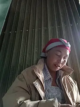 Snapshot of me-cute chatting on 12.01.25 me-cute online show from 12.01.25