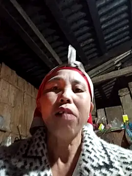 Snapshot of me-cute chatting on 12.02.25 me-cute online show from 12.02.25