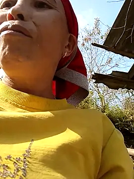 Snapshot of me-cute chatting on 12.03.25 me-cute online show from 12.03.25