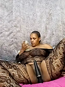 HappygalTheQueen online show from 11.25.25