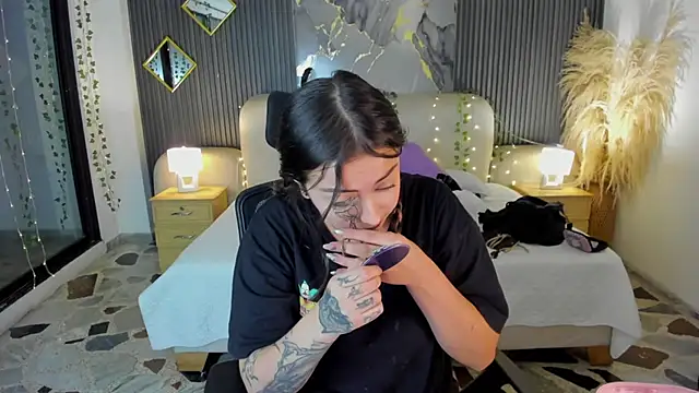 SarahCastro1  online show from 02.17.26