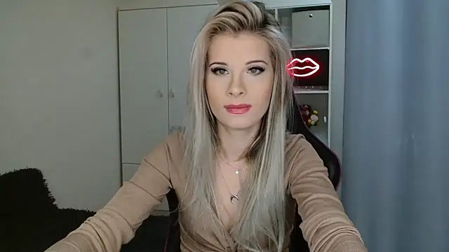 Snapshot of KristineGlow chatting on 10.15.25 KristineGlow online show from 10.15.25