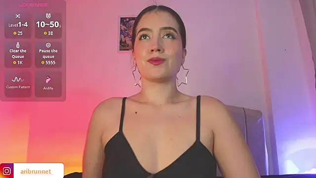 Snapshot of BrunnetAri_ chatting on 06.24.26 BrunnetAri online show from 06.24.26