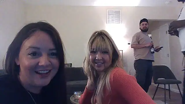 Snapshot of princessveexo chatting on 10.12.25 princessveexo online show from 10.12.25