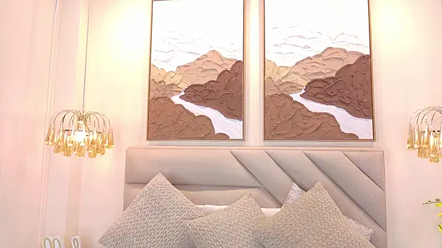 Snapshot of kendalFox_ chatting on 10.31.25 kendalFox online show from 10.31.25