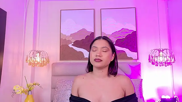 Snapshot of kendalFox_ chatting on 12.05.25 kendalFox online show from 12.05.25