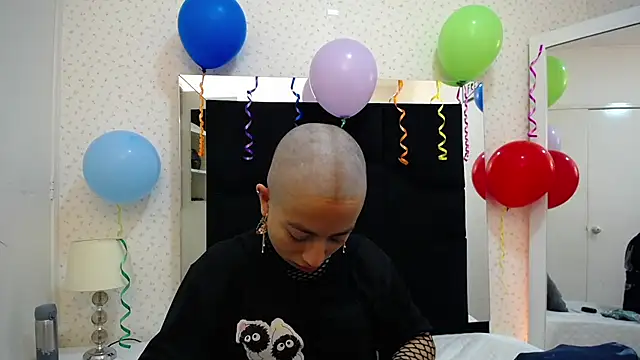 Snapshot of LunaRichy_ chatting on 09.24.25 LunaRichy online show from 09.24.25