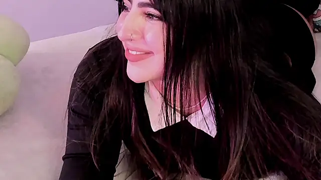 Snapshot of Camila_Matinez_ chatting on 10.21.25 Camila Matinez online show from 10.21.25