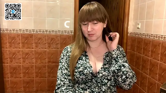 MaroonMoon  online show from 09.19.25